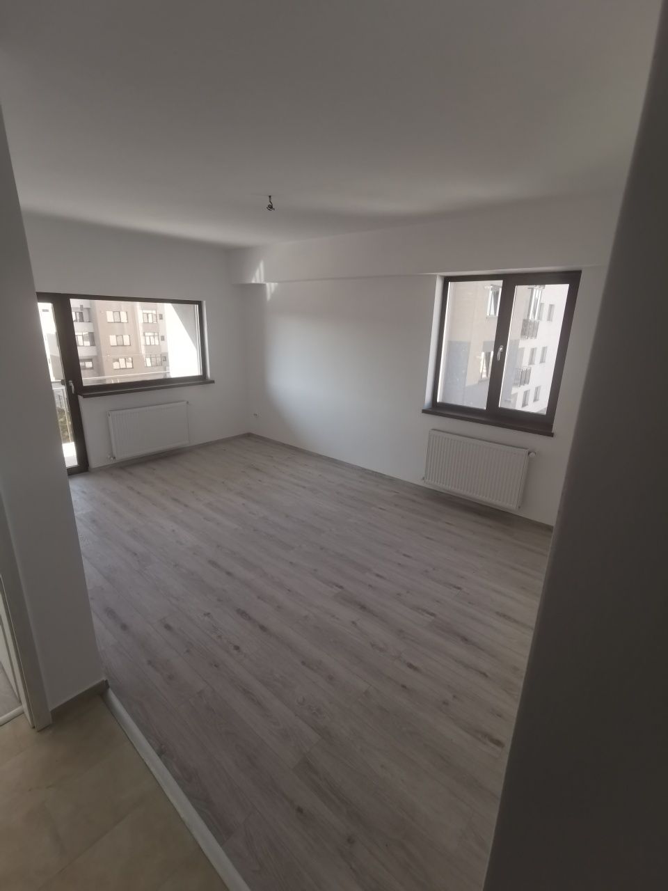 Închiriez apartament zona Kaufland Nord (loc parcare inclus)