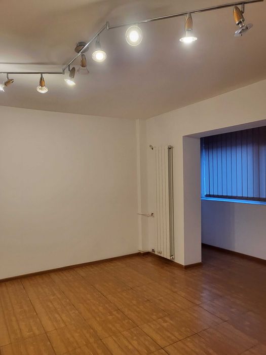 Inchiriez garsoniera pentru amenajare birou / cabinet