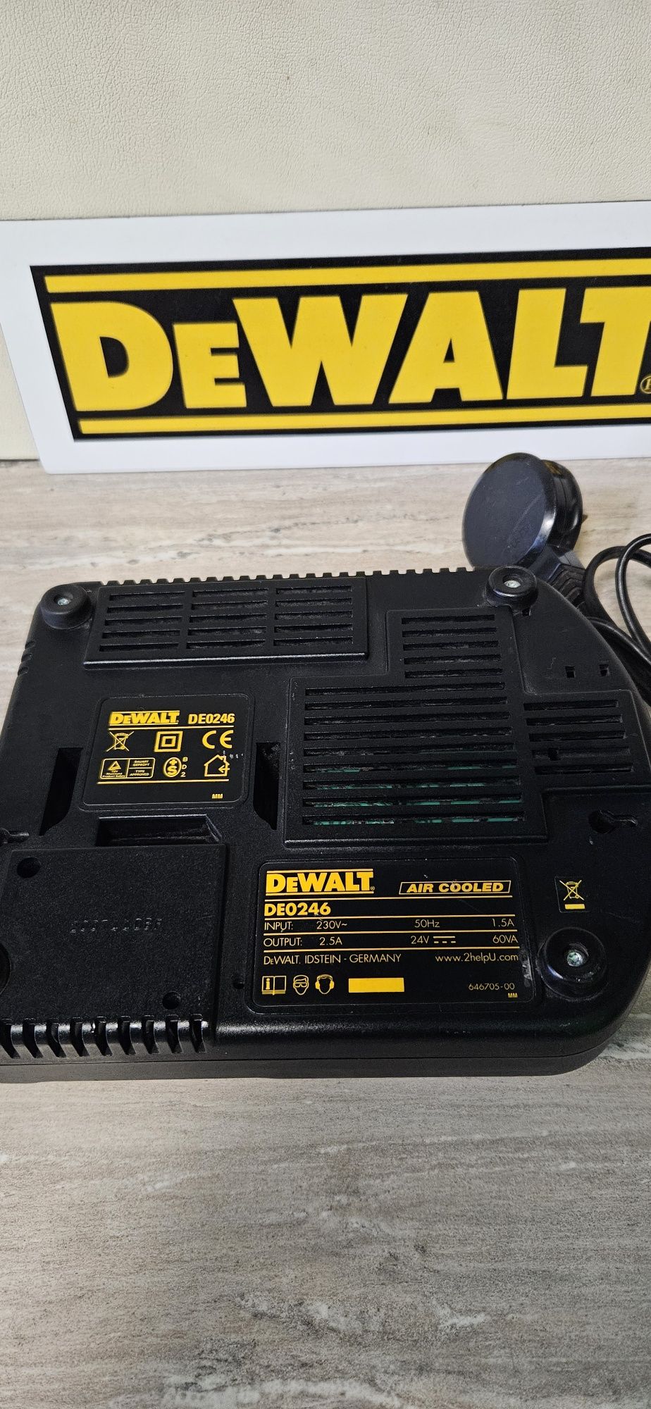 Dewalt Зарядни Устройства DCB 105,113,115,1104,DE0246