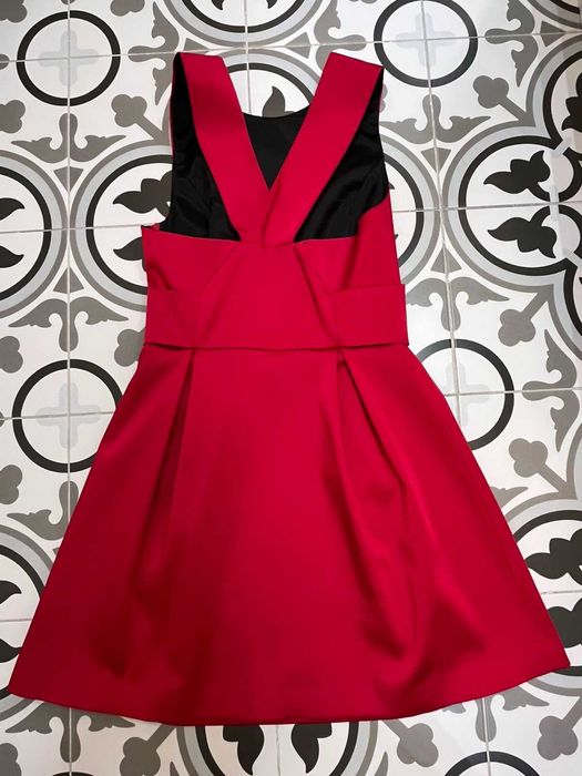 Прекрасна червена рокля Zara от тафта S размер