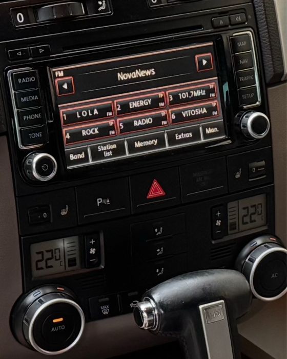 VW Touareg 7L - оригинална мултимедия CD changer touch screen