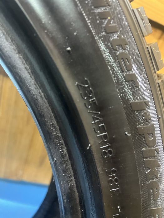 Продам 2 болона 235/45/18 в хорошем состоянии