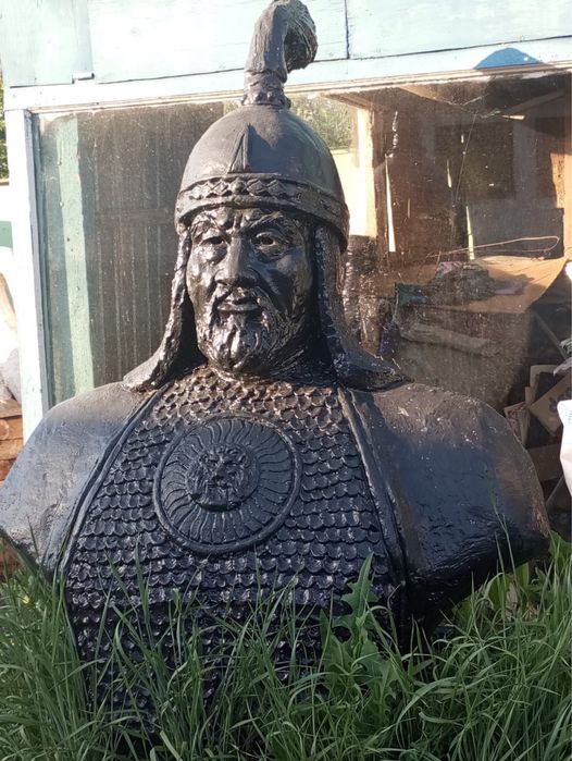 Хан батыр монумент статуя скульптур мусин бюст