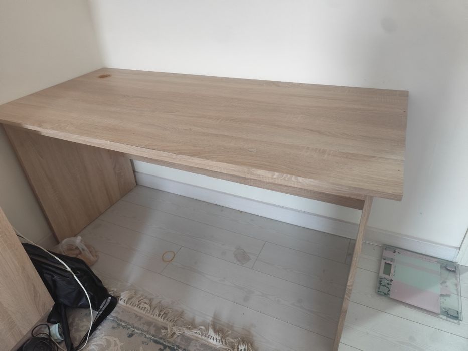 Стол письменный в хорошем состоянии