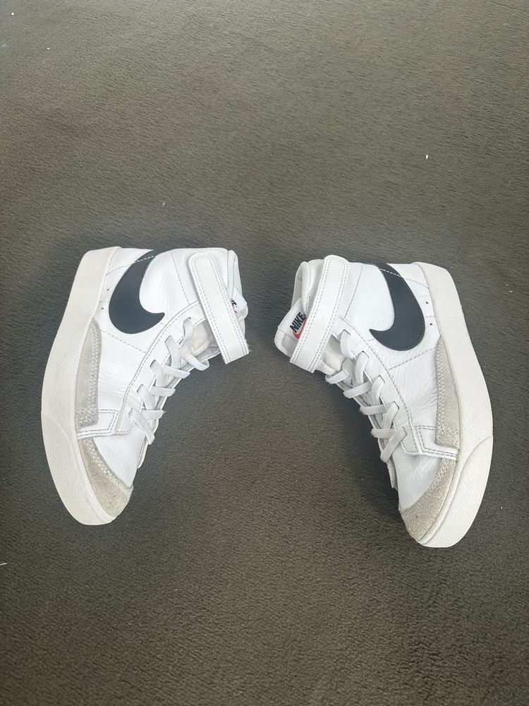 Adidasi Nike Blazer Mid 77