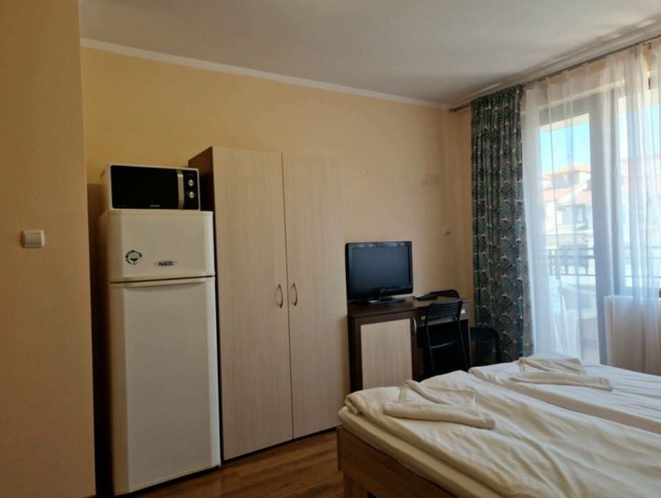 Дава се под наем Едностаен апартамент в Бургас, Лазур - 27 кв.м за 280.5 € - Снимка #2