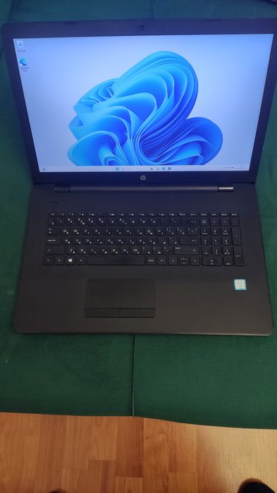 Офисный ноутбук HP с большой диагональю дисплея