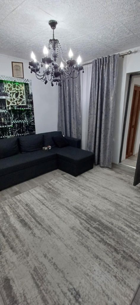 Casa de închiriat singur in curte