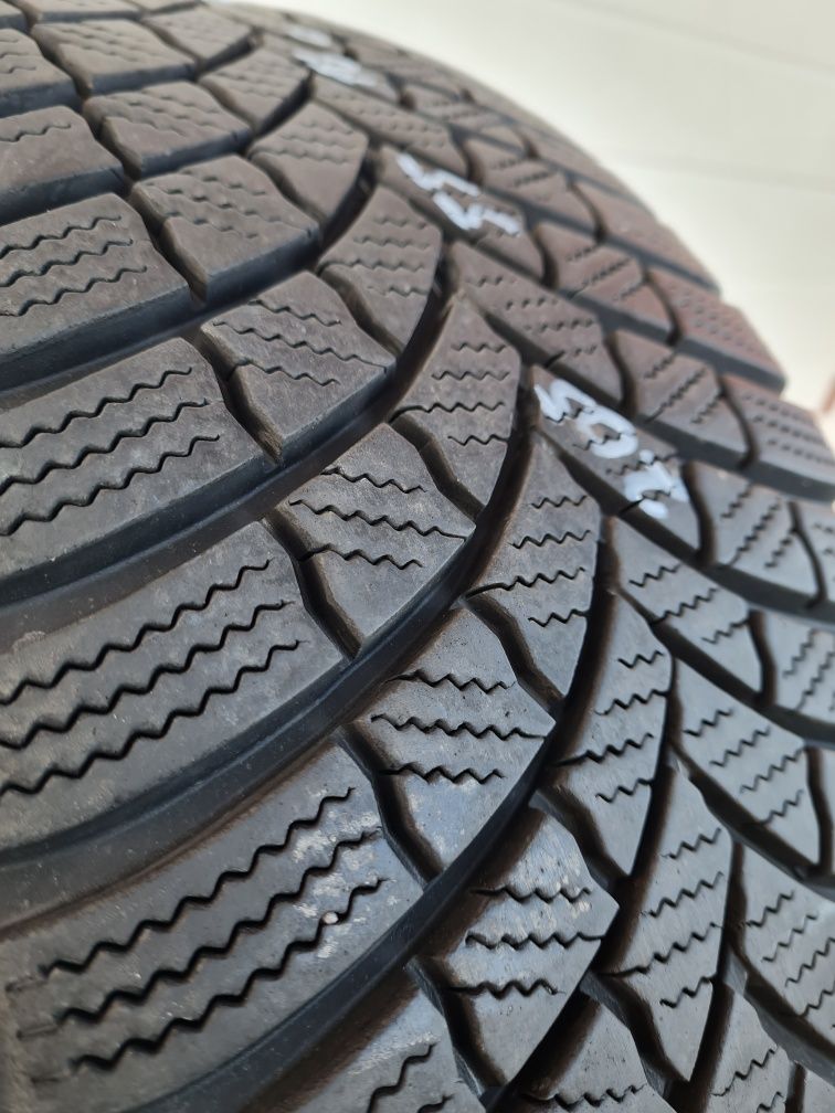 Зимни гуми 4 броя BRIDGESTONE Blizzak LM001 205 55 R16 дот 4117