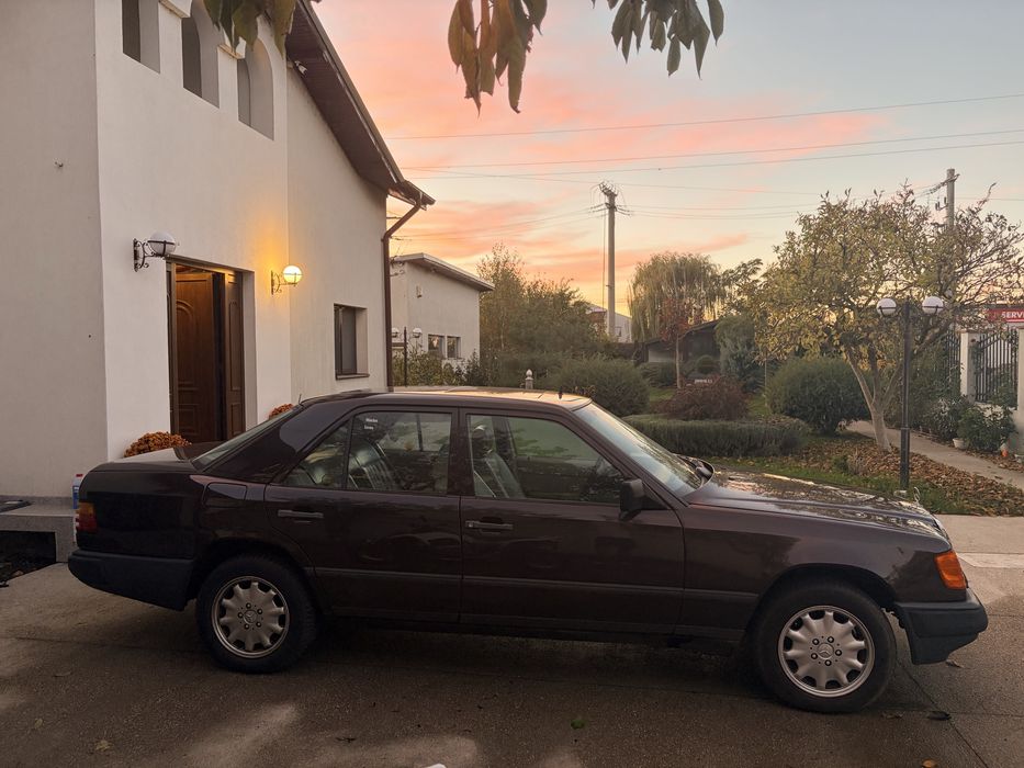 Mercedes-Benz E260 4MATIC (W124) – 1988