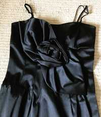 черна рокля сатен размер М