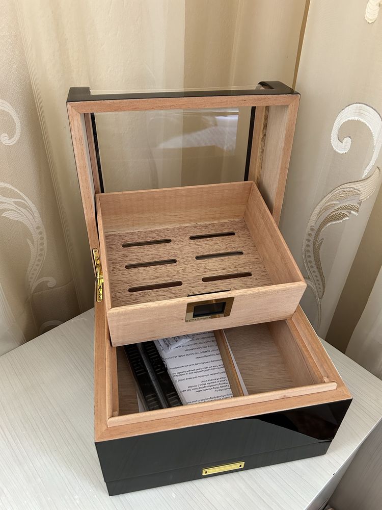 Хумидор кутия за пури с дигитален хигрометър