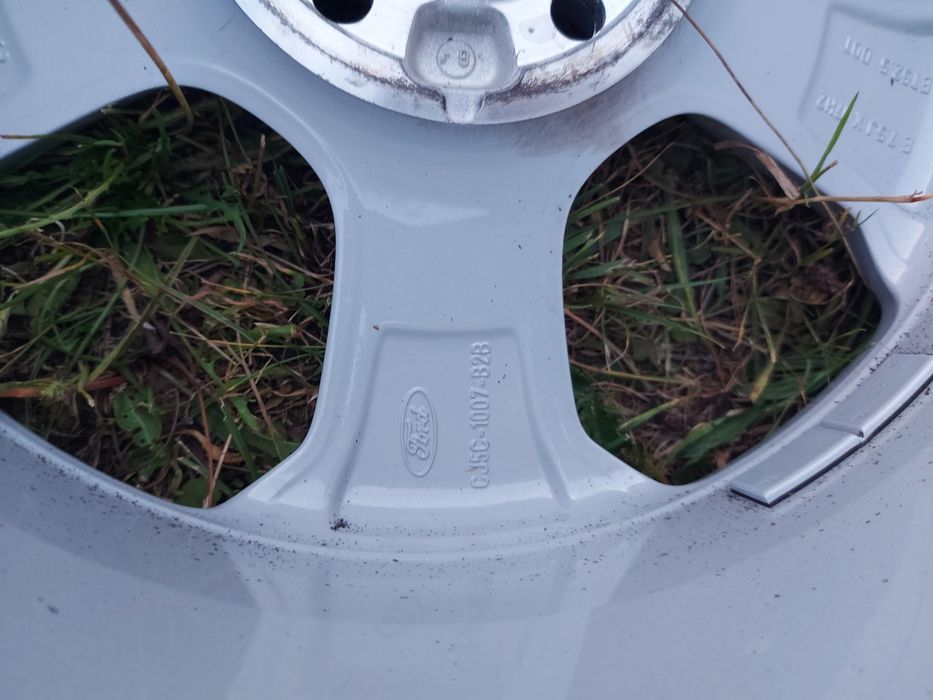 Jante originale Ford Kuga 235 55 17 Nokian de iarnă stare ca noi