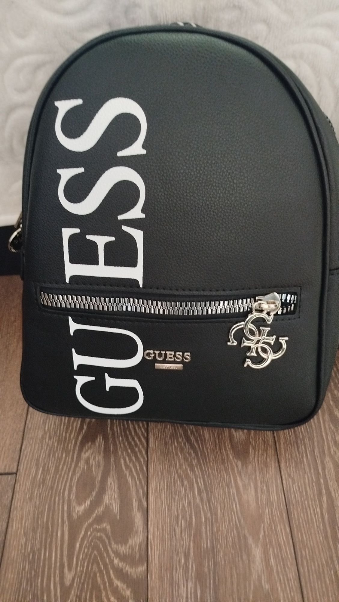 Раници гес guess