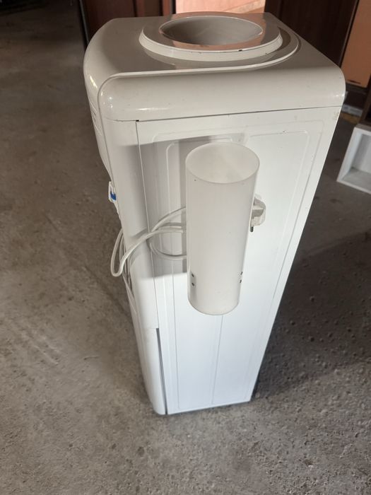 Dozator apa defect