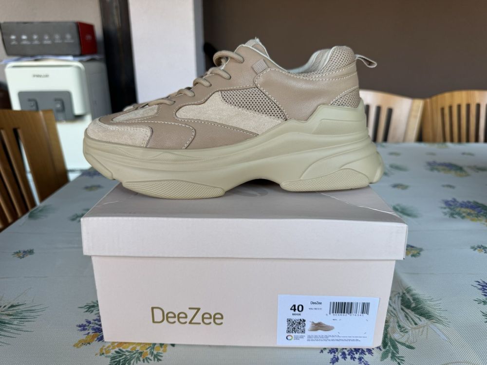 Нови маратонки DeeZee