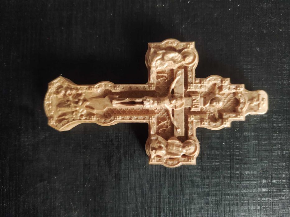 Cruci pectorale sculptate in lemn de fag Sau stejar