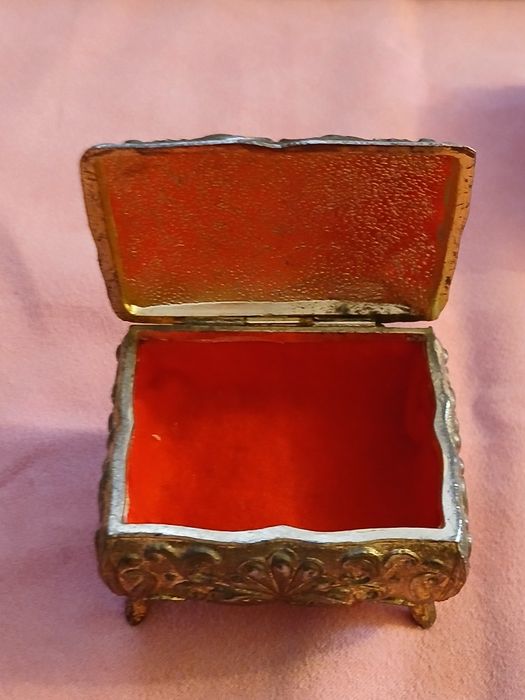 Caseta vintage metal