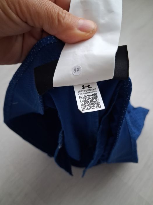 Vand Pantaloni scurti Under Armour  marime M Barbati