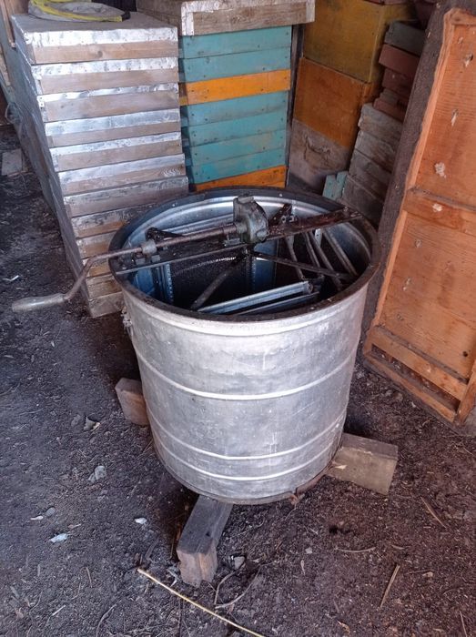 Медогонка 4х рамочная ручная