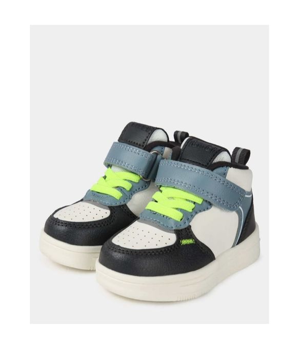 Продам новые ботинки для мальчика