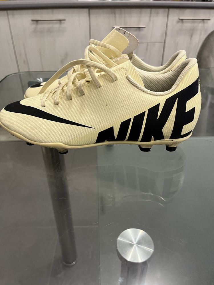 Калеври Nike с пласмасови бутони