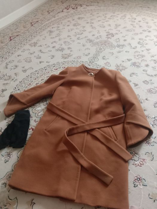 Пальто сатылады.