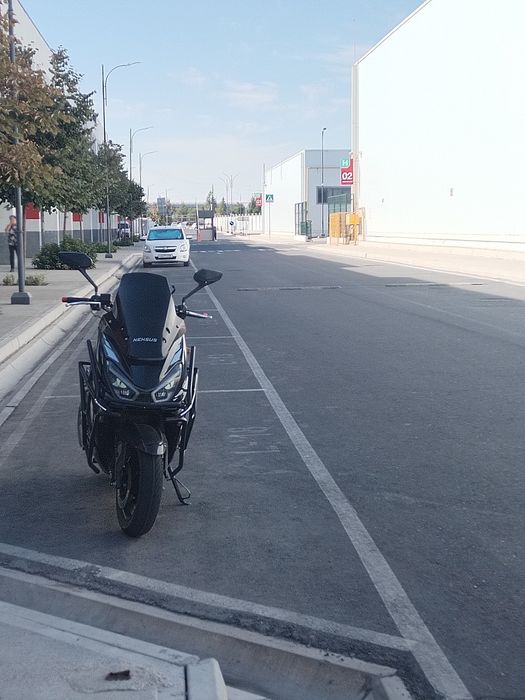 Skuter neksus sotiladi