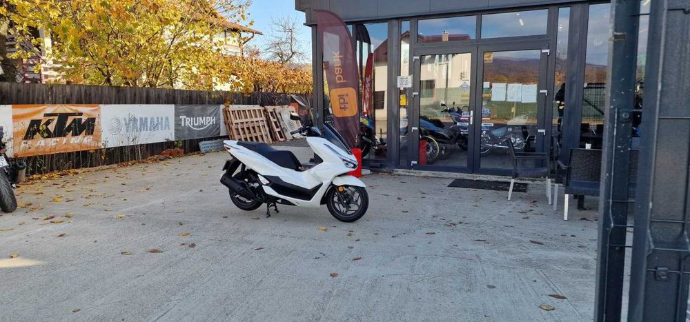 Honda PCX 125 model 2025 nou-se conduce cu B - livrare stoc EST BIKE