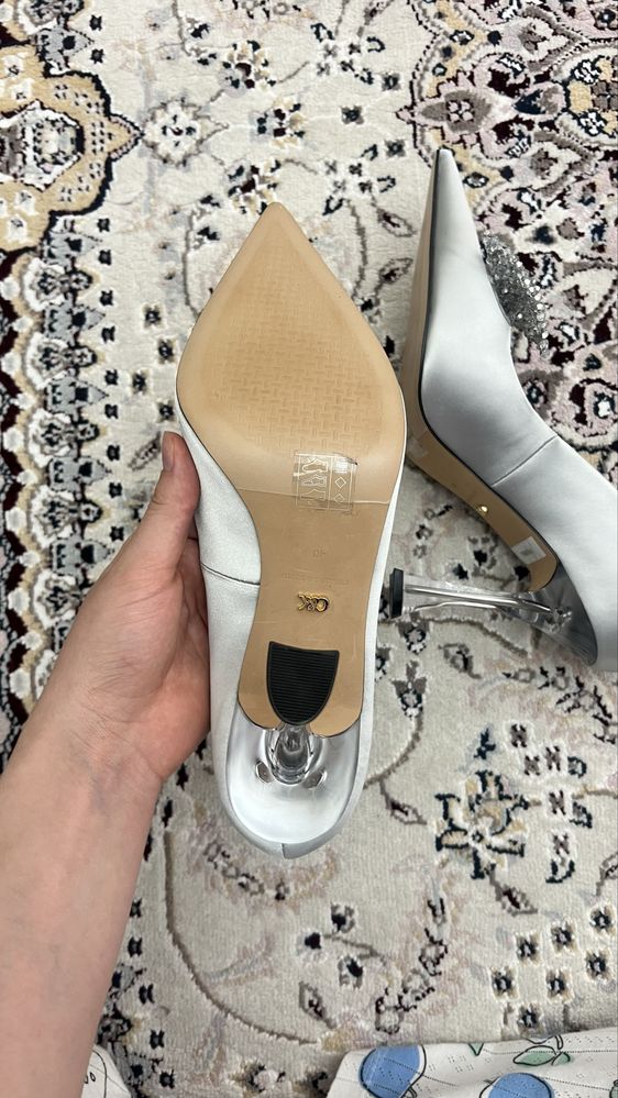 Туфли на высоком каблуке от charles& keith