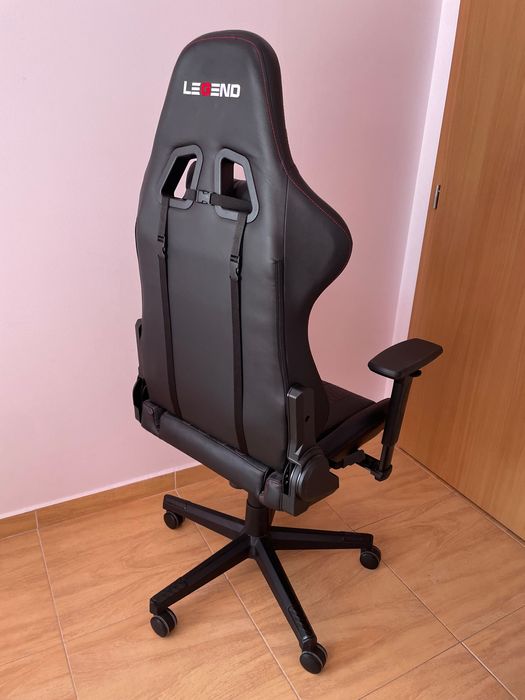 Стол Legion от JYSK | Идеално состояние