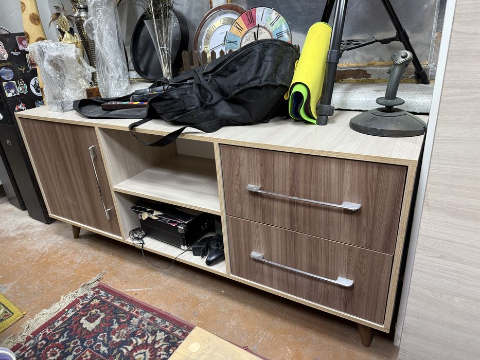 Комоды и тумбочки, столы