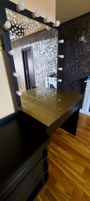 Masa machiaj cu oglinda și noptiera