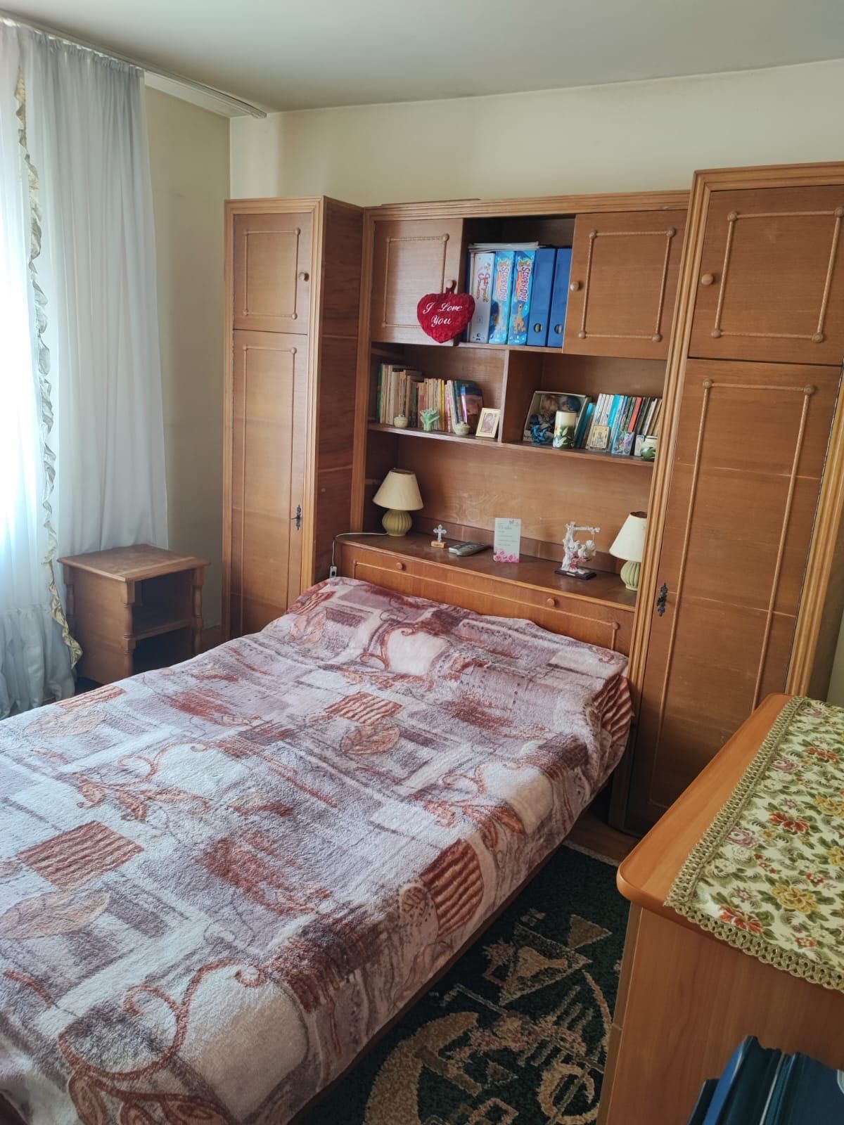 Vând apartament cu 3 camere în Drăgășani