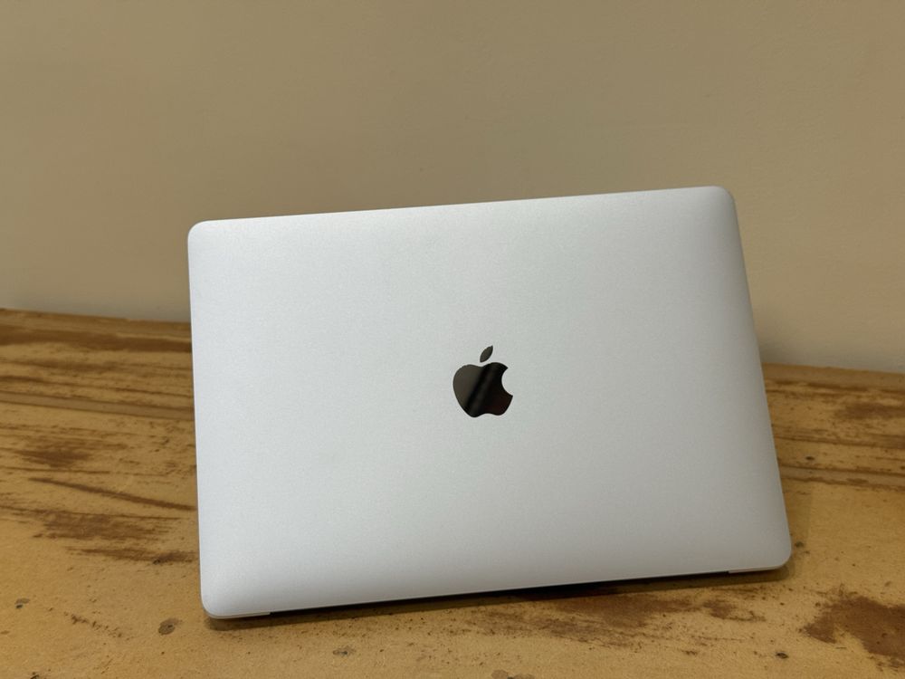 MacBook Air m1 256g