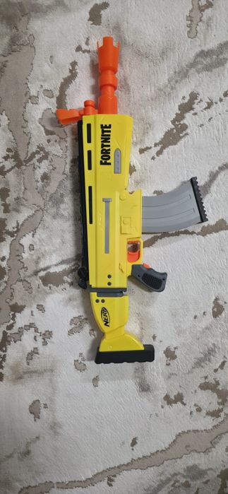 Vând pistol mitraliera Nerf Fortnite