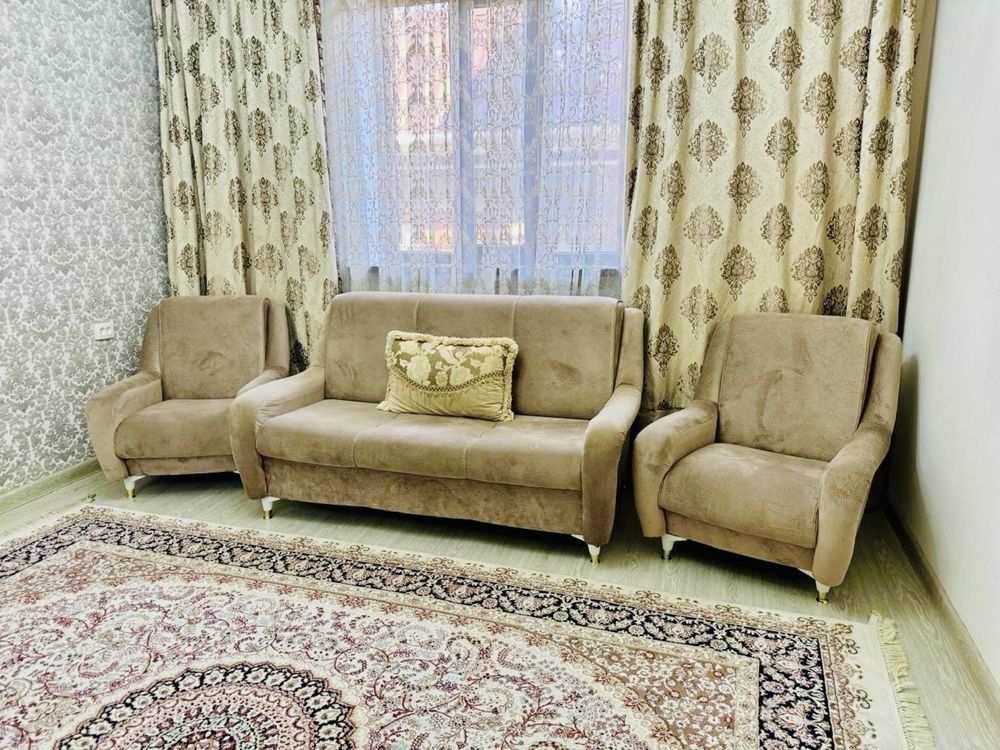 Диван прямой и 2 кресла