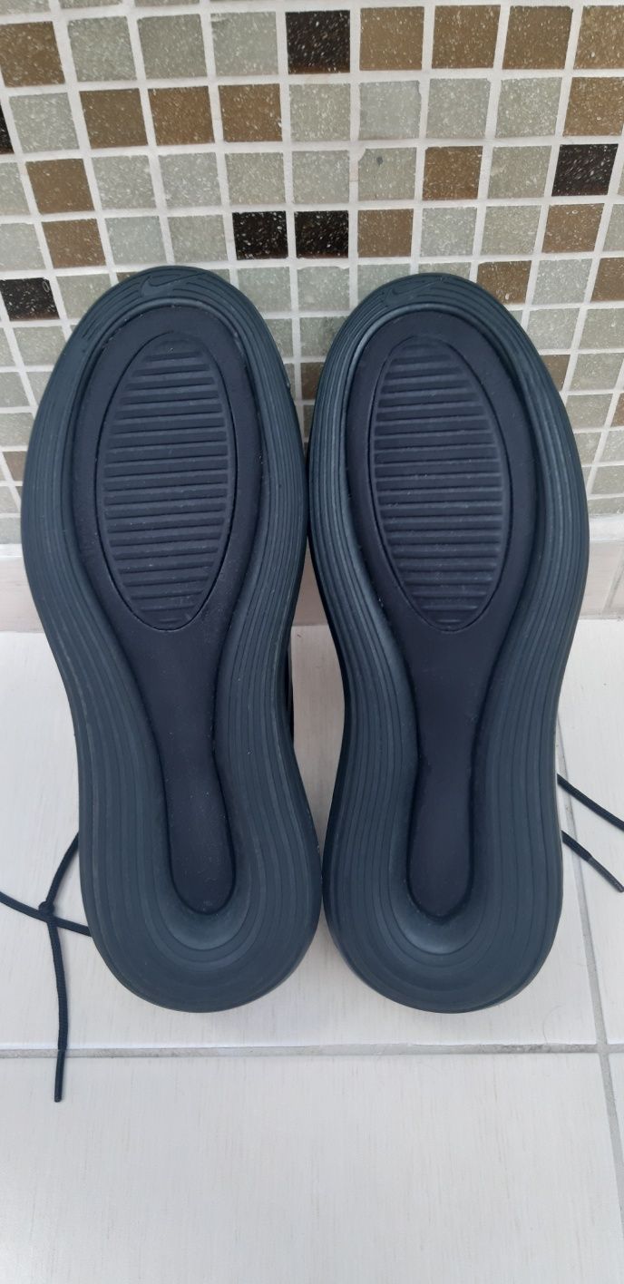 Adidași Nike Air Max 720