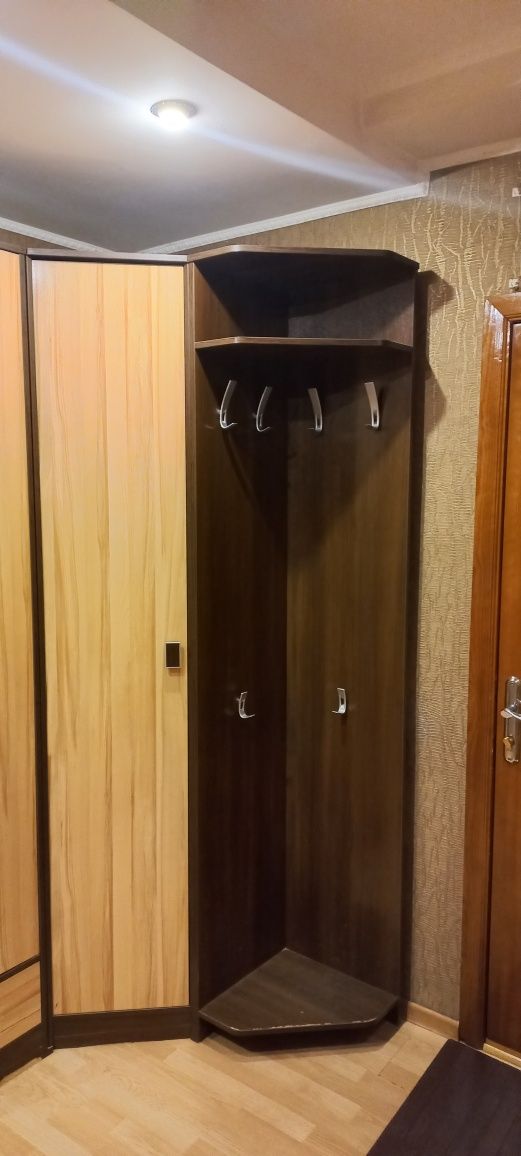 продам прихожую угловую