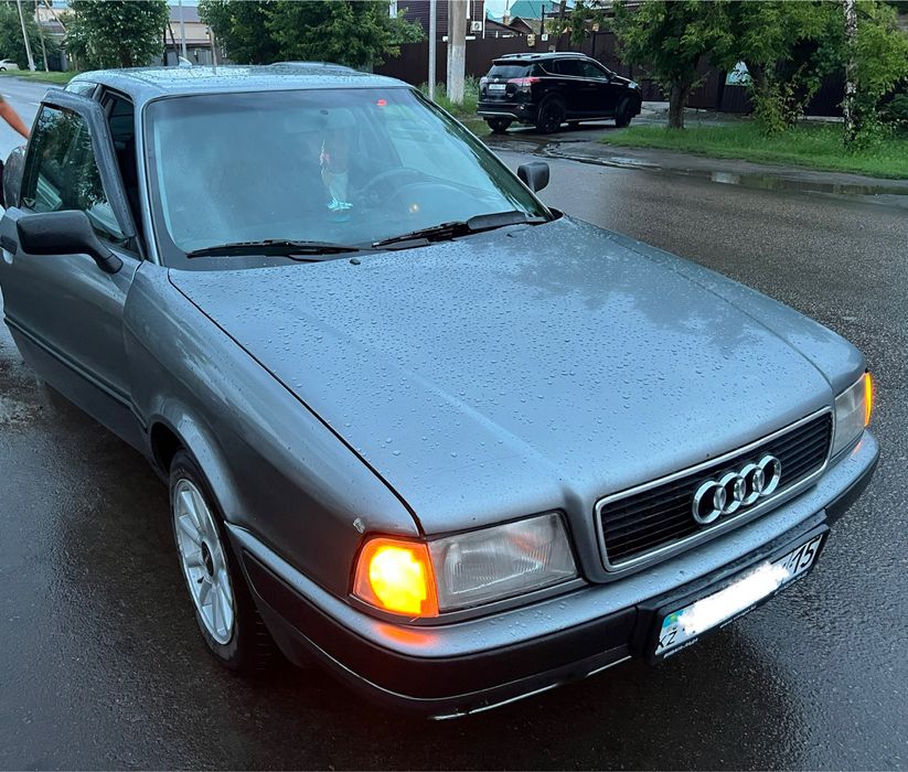 Автомобиль Audi 80 b4