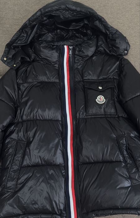 Продаю зимнюю куртку от Moncler