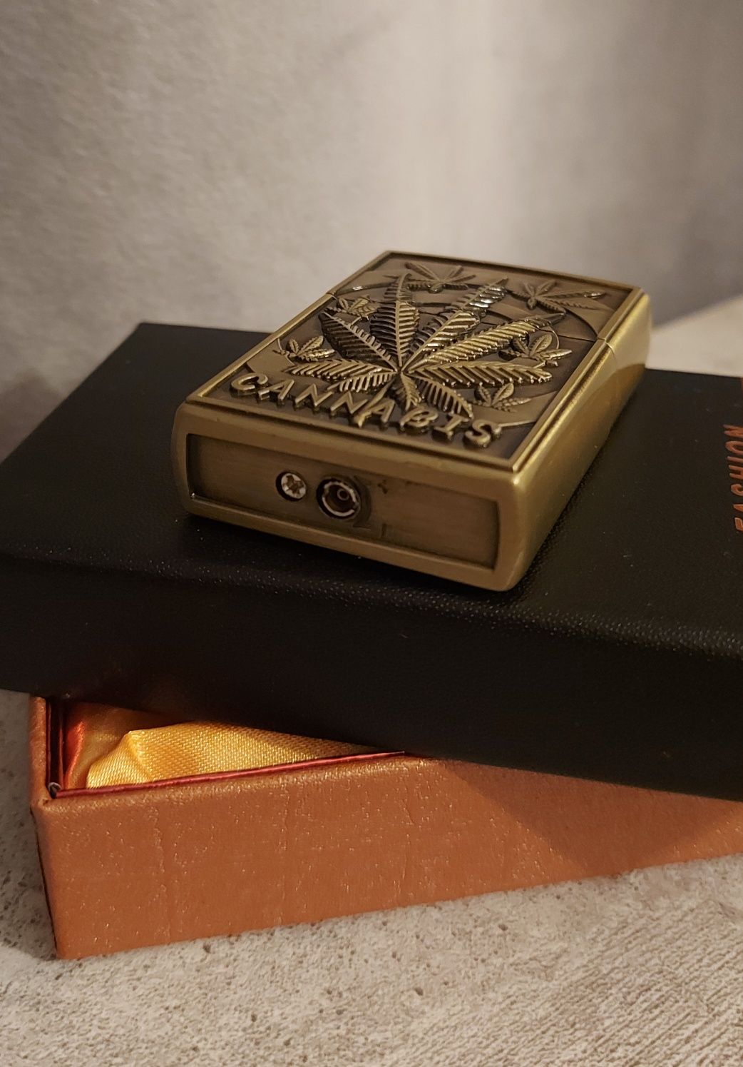 Газовая зажигалка под Zippo. Подарочная зажигалка Lighter cannbis