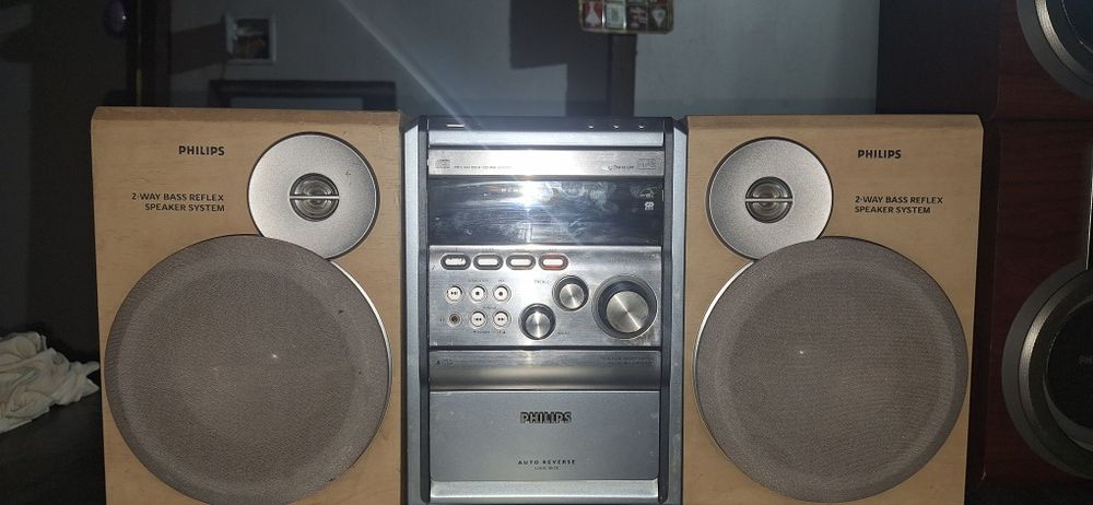 Combina muzicala cu boxe Philips .