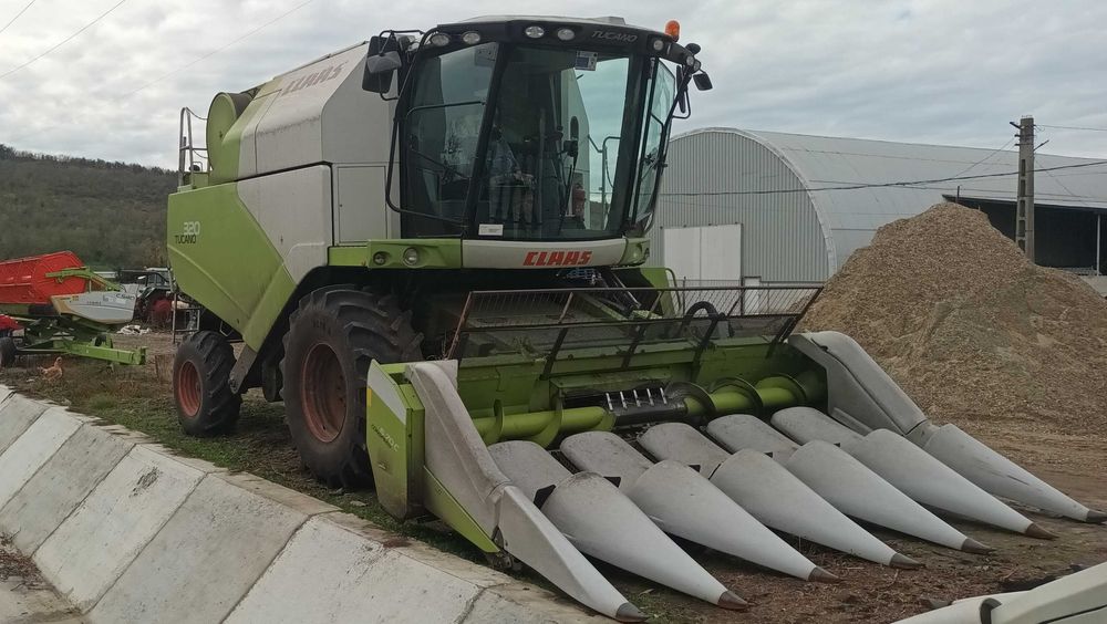 Combina CLAAS Tucano 320, 2014, stare buna