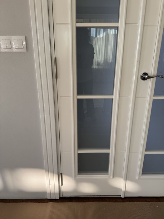 Портал с две крила MDF бял с витраж мат