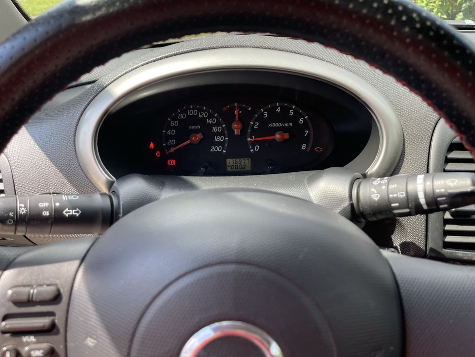 Vând Nissan Micra 2004 - motor 1.2 16V, 48 kW / 65 CP, benzină