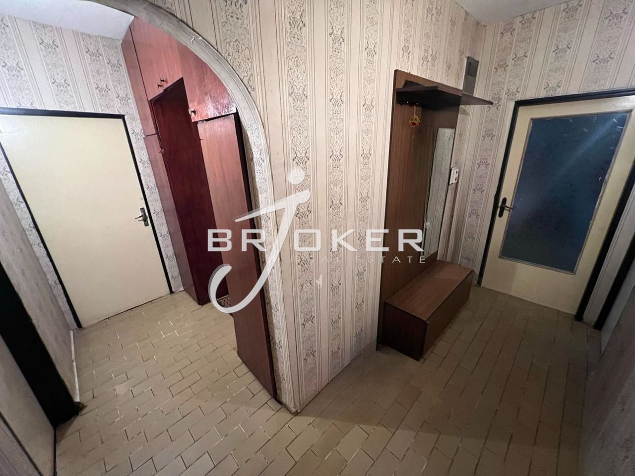 Продава се Многостаен апартамент в Кърджали, Възрожденци - 98 кв.м за 521 €/кв.м - Снимка #4