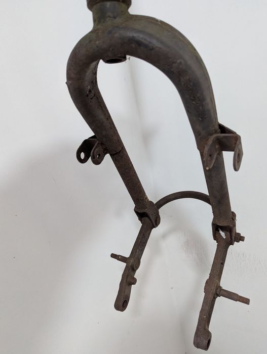 Продам вилку переднюю.