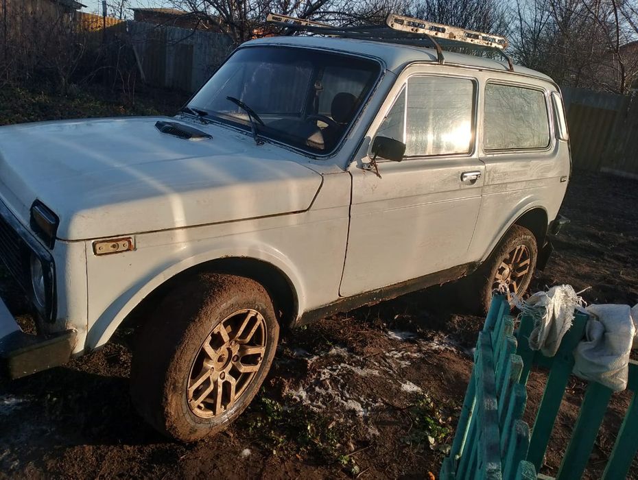 Продам Ниву , карбюраторная,1995 года .