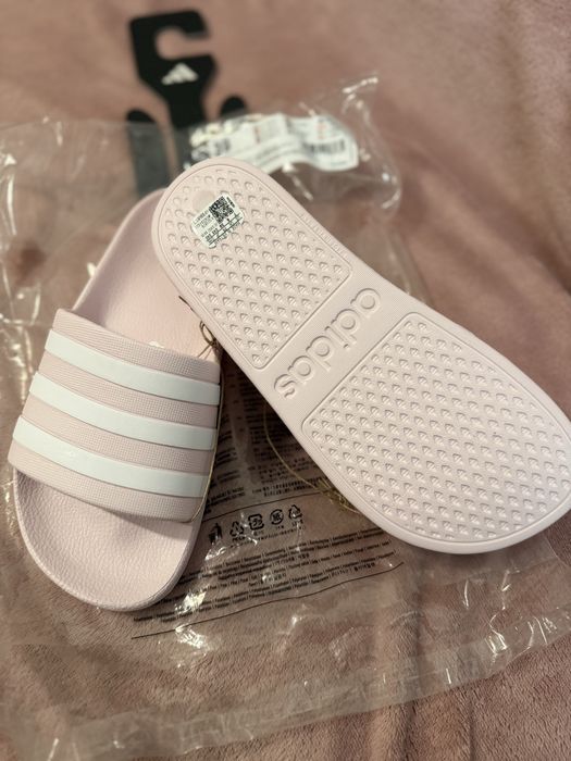 Adidas чехли нови